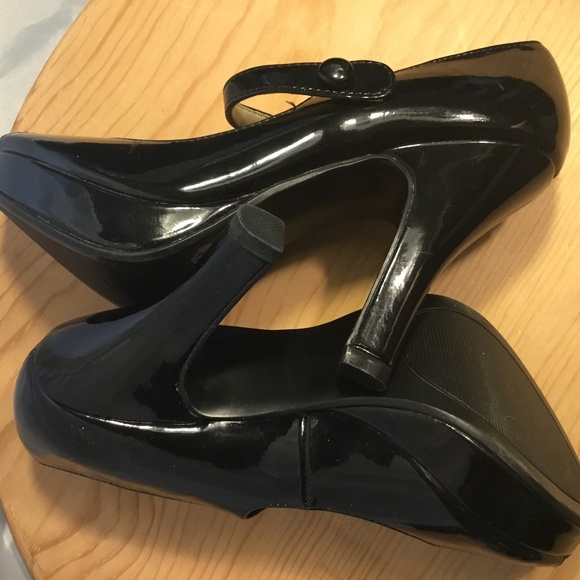 Xhilaration Black Shiny Patent Leather Strappy Peek-a-boo Toe Heels, Size 6.5 - Picture 6 of 8